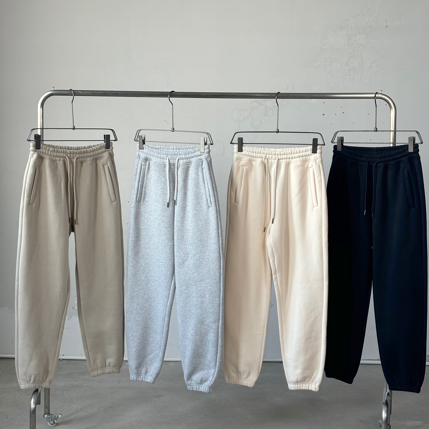 OEM Custom High Quality LOGO Sweatpants with Pockets at the Back Sample Available Plain Sweatpants for Printing American Style
